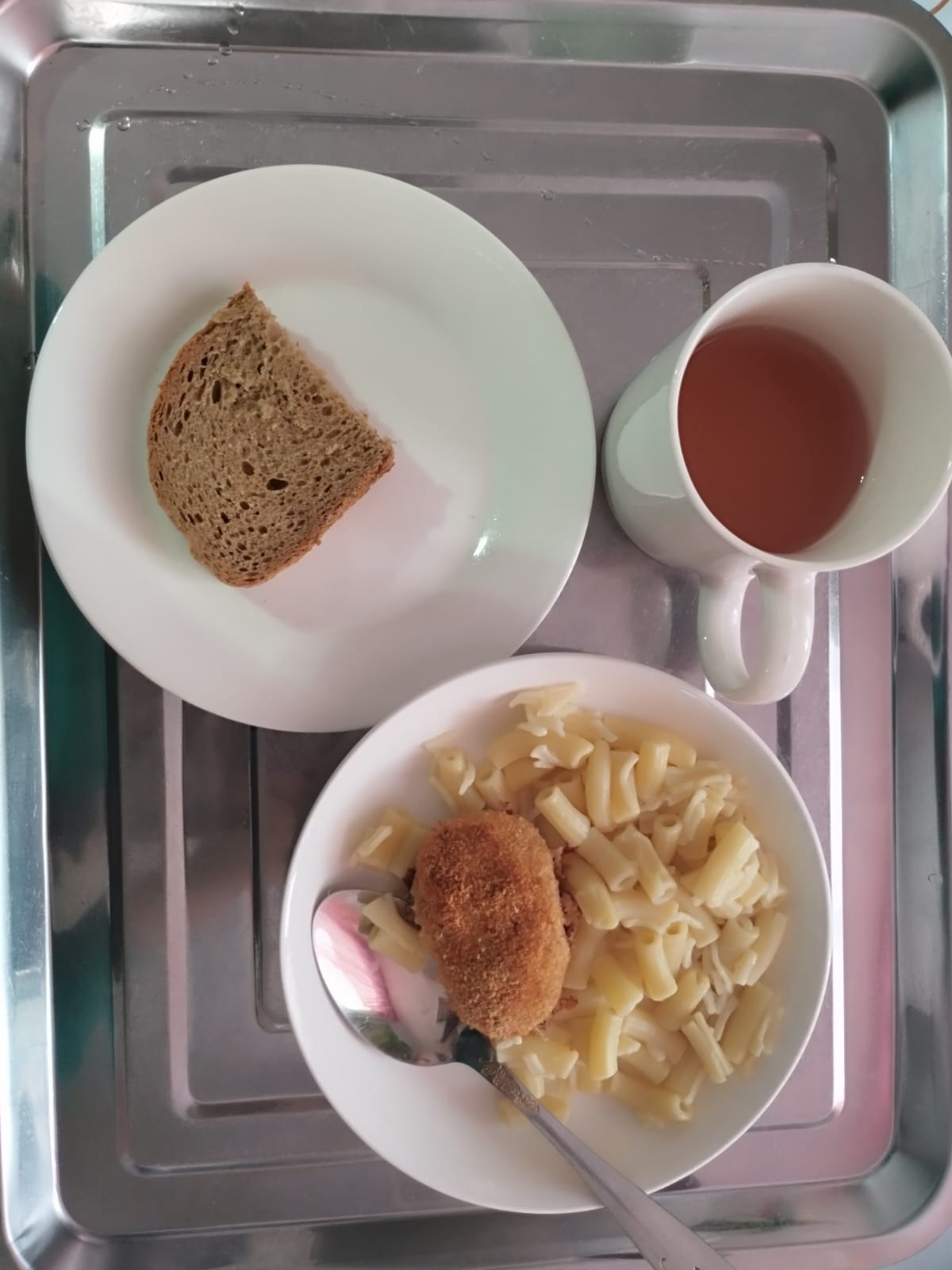 Тегін ыстық тамақпен қамтылған оқушылардың тамақтануы