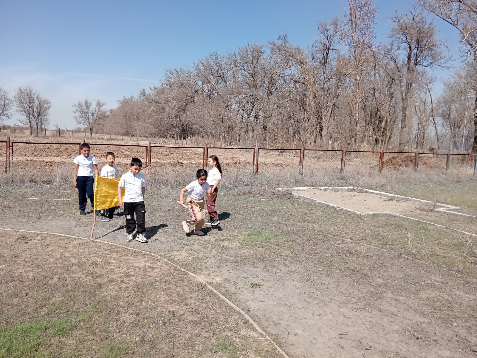 «Спорт денсаулық кепілі»  Тақырыбы: «Эстафеталық » ойыны. Құралдар мен қозғалмалы ойын