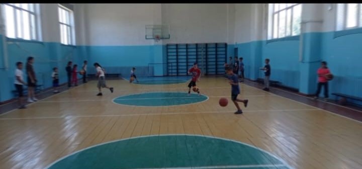 «Допты алып қолға, дәл түсірген торға. (Баскетболшы)»