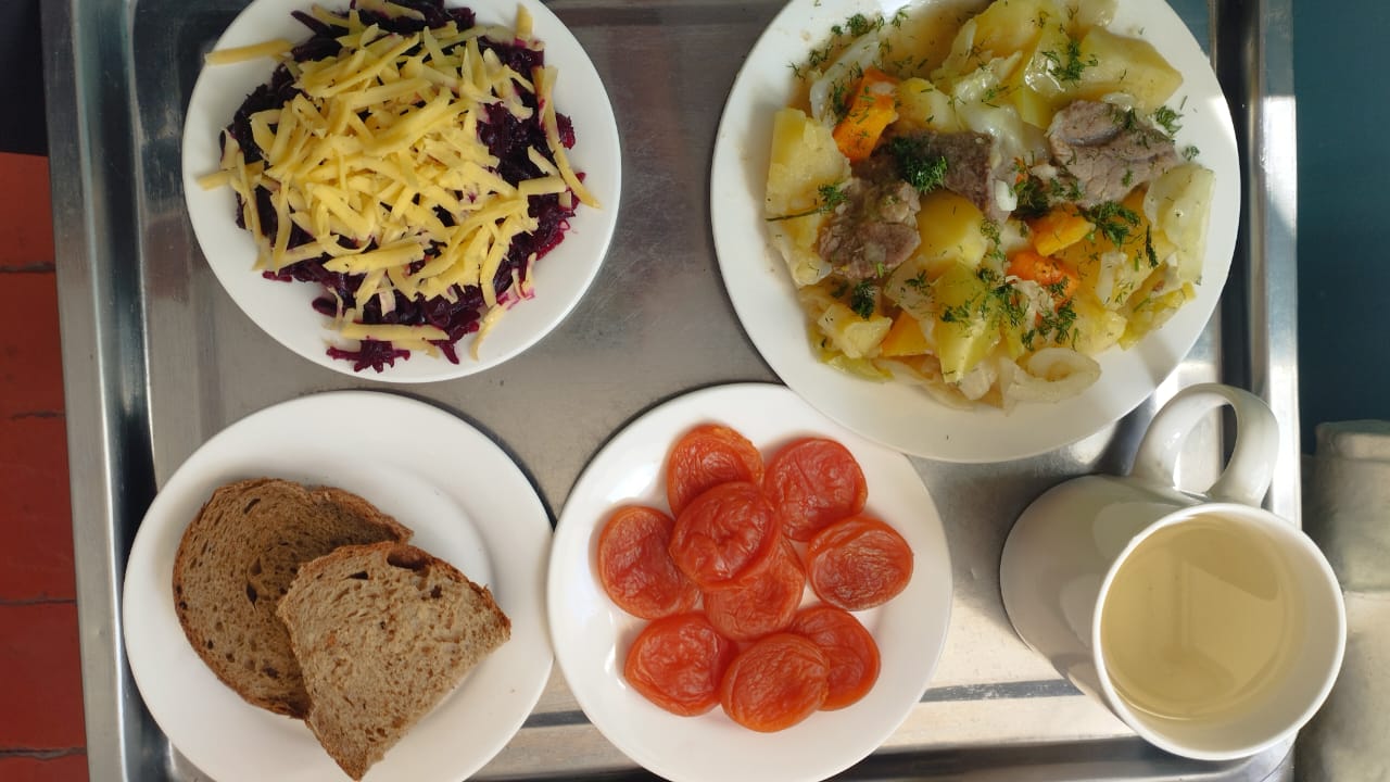 Тегін ыстық тамақпен қамтылған оқушылардың тамақтануы