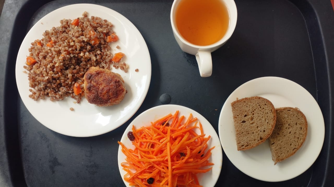 Тегін ыстық тамақпен қамтылған оқушылардың тамақтануы