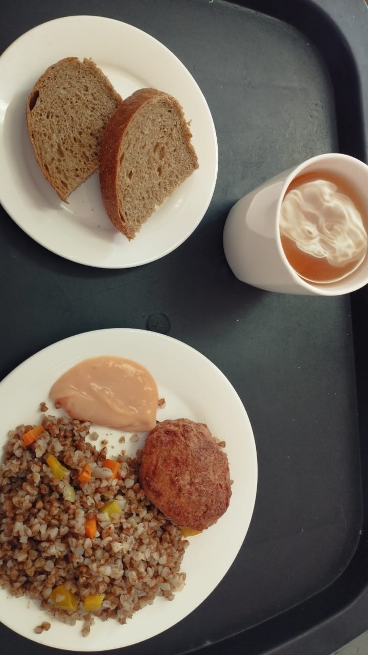 Тегін ыстық тамақпен қамтылған оқушылардың тамақтануы