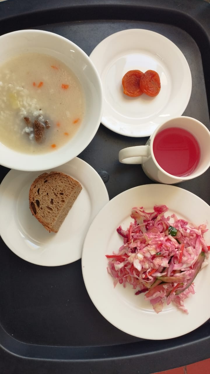 Тегін ыстық тамақпен қамтылған оқушылардың тамақтануы