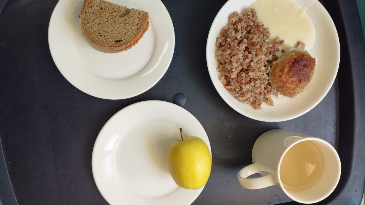 Тегін ыстық тамақпен қамтылған оқушылардың тамақтануы